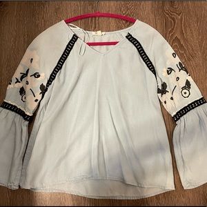 MACYS blue blouse w flowery detailing